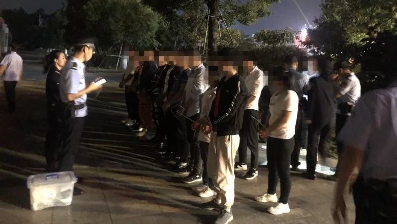 【防城港：“传销佬”将白鹭公园变“课堂”！警方三路包抄捉人！】(图5)