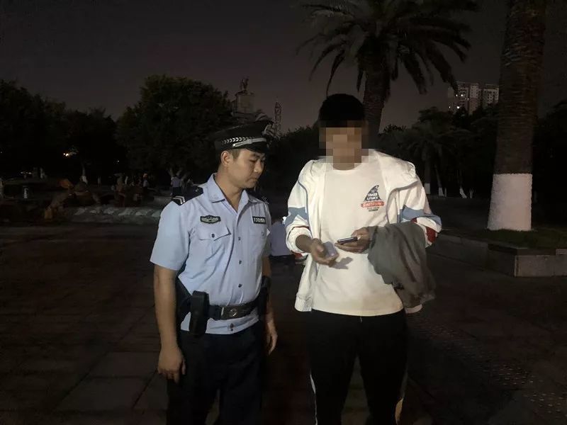 【防城港：“传销佬”将白鹭公园变“课堂”！警方三路包抄捉人！】(图9)