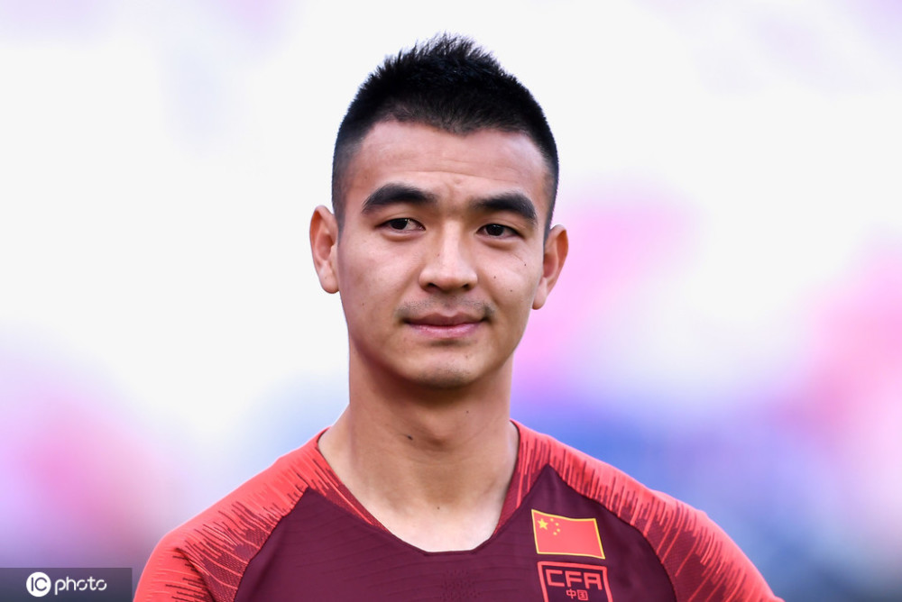 特写:刘彬彬腼腆回答问题显羞涩 国足新闻官主动提问谈里皮印象_腾讯