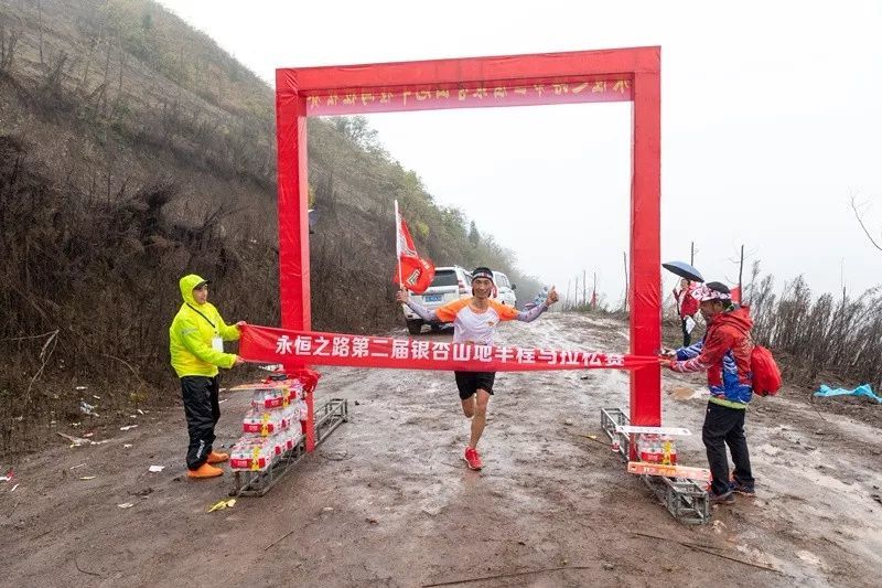 叙永县观兴镇第二届赏"千年银杏"山地半程马拉松赛!