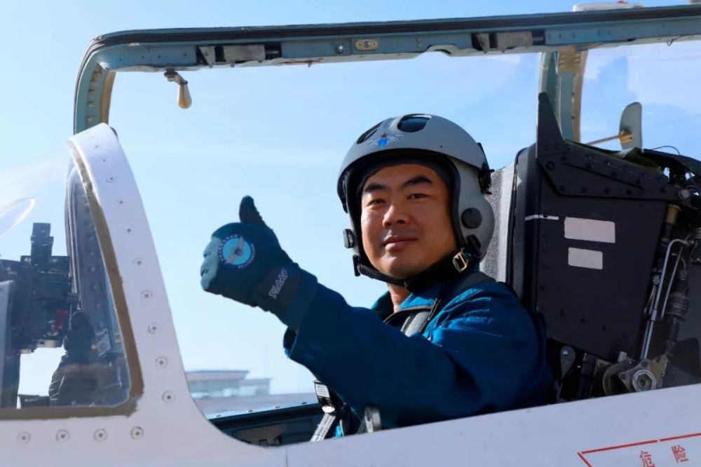 西飞院某旅飞行教官  陈立达