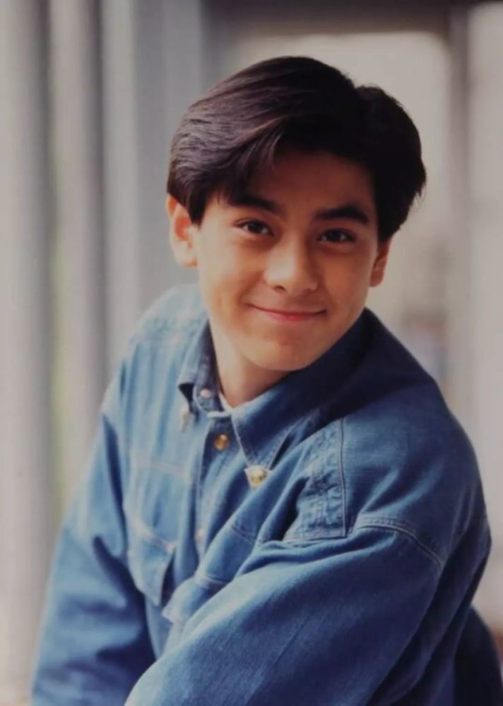 聆听黄安《样样红》| 愿你出走半生,归来仍是少年