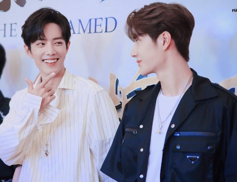 芭莎趁着最后的余温,制造出话题引起了新一轮的热度,实际上就是消费cp