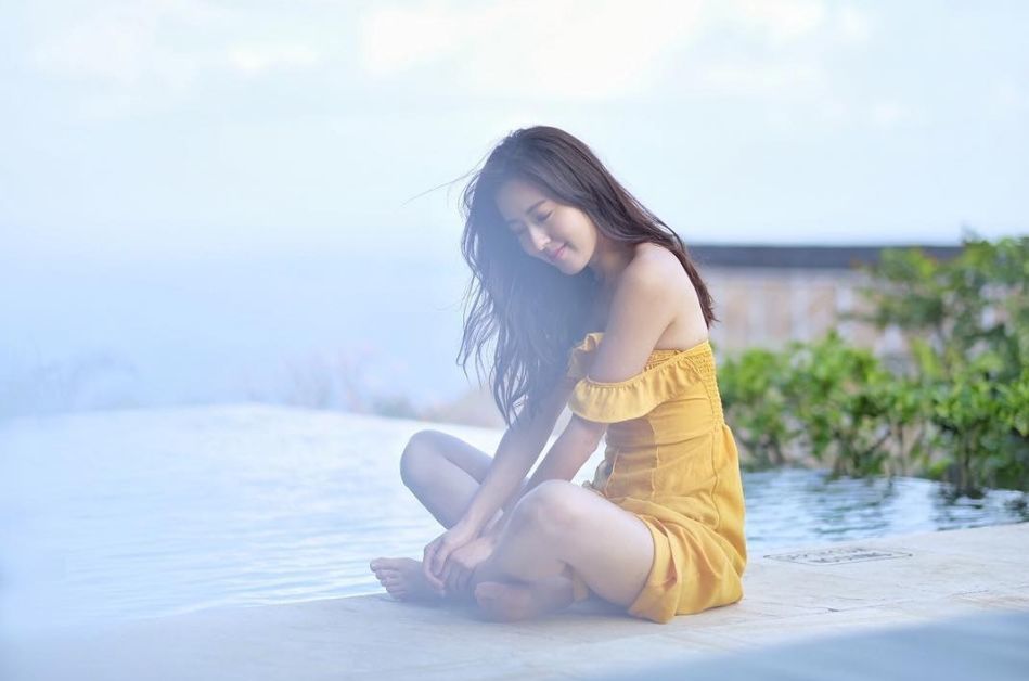 唐诗咏再晒性感泳衣照,网民力赞:状态大勇