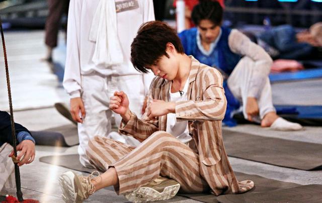 《舞蹈风暴》:李响跟王晨艺学街舞,悟性太高跳成了大秧歌