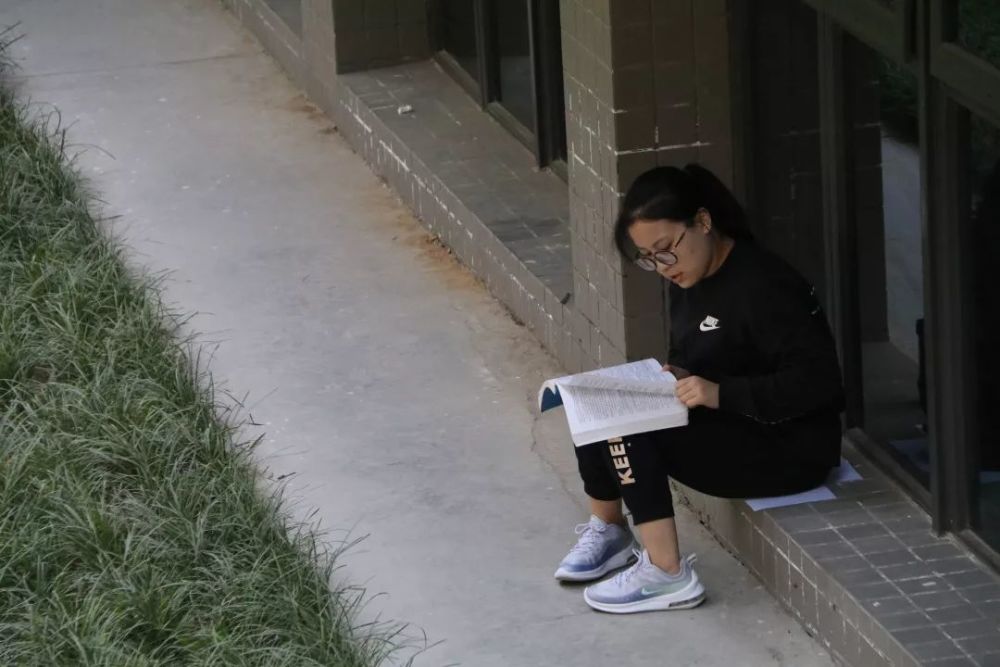 晨读倡议 | 你读书的样子真美