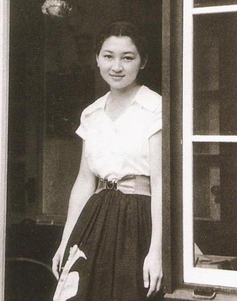 日本前皇后美智子年轻时的照片 张张罕见 值得珍藏 腾讯新闻