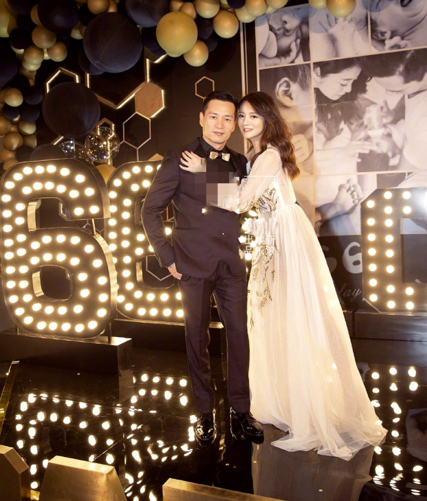员工晒安以轩夫妇全家福疑似曝光陈荣炼俩女儿最大的已16岁