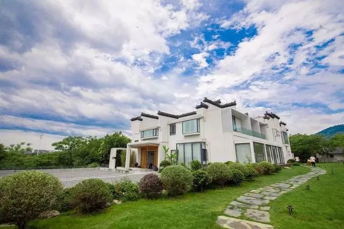 驱车前往,一路景色宜人,空气清新,那年三月民宿,就是这样一个好地方!