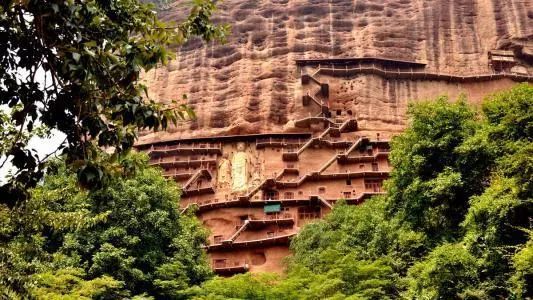 首先,让我们康康来看看分窟最多的云冈石窟:窟石冈云四大石窟是以中国