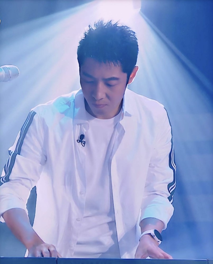 撒贝宁演唱《野狼disco》简直不要太帅气!宝藏