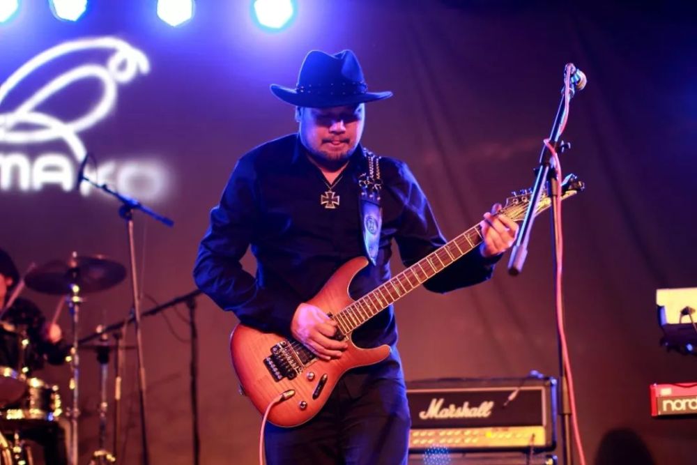 拉赛汗与成吉思汗乐队30周年演唱会》香格里拉花马汇蒙古酒吧之夜歌词