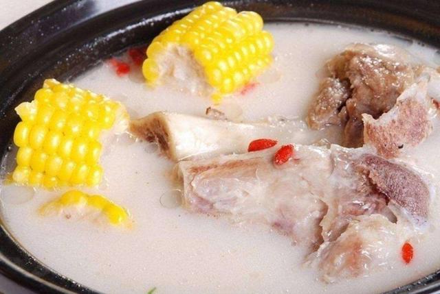 家常炖牛骨汤 多加一步 牛肉软嫩不塞牙 骨汤浓白还鲜美 牛骨汤 骨汤 牛肉 白萝卜