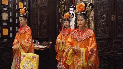 一家以经营宫廷菜,官府菜和自成风格的白府菜为特色的清代园林式食府