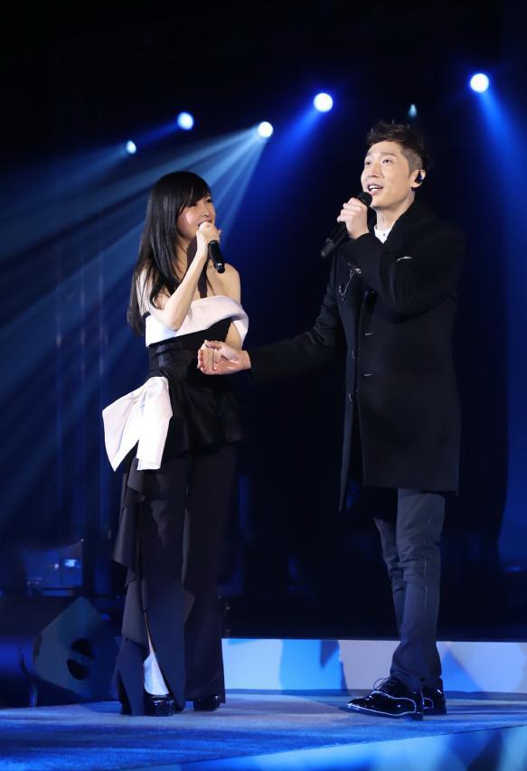 发胖的概率就会更高,但是周慧敏今年已经52岁了,身高165cm的她,体重