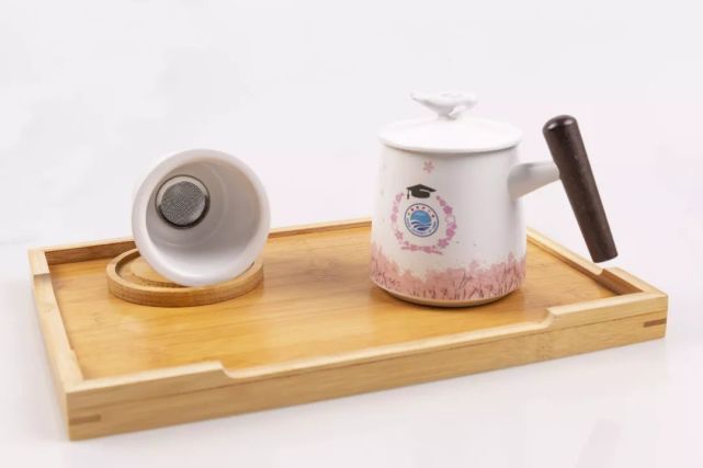 把最特别的毕业礼物送给最独一无二的你!