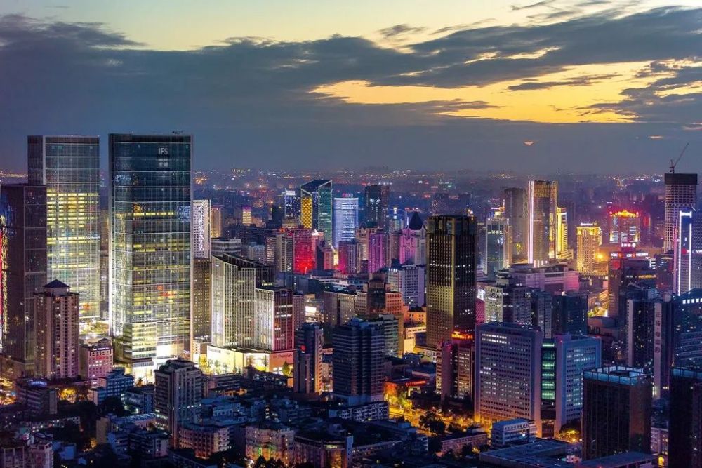 成都夜景 如今,成都范围内各大商圈崛起.