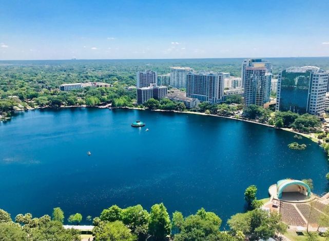 奧蘭多(orlando)是美國佛羅里達州中部城市,位處一沼澤地.