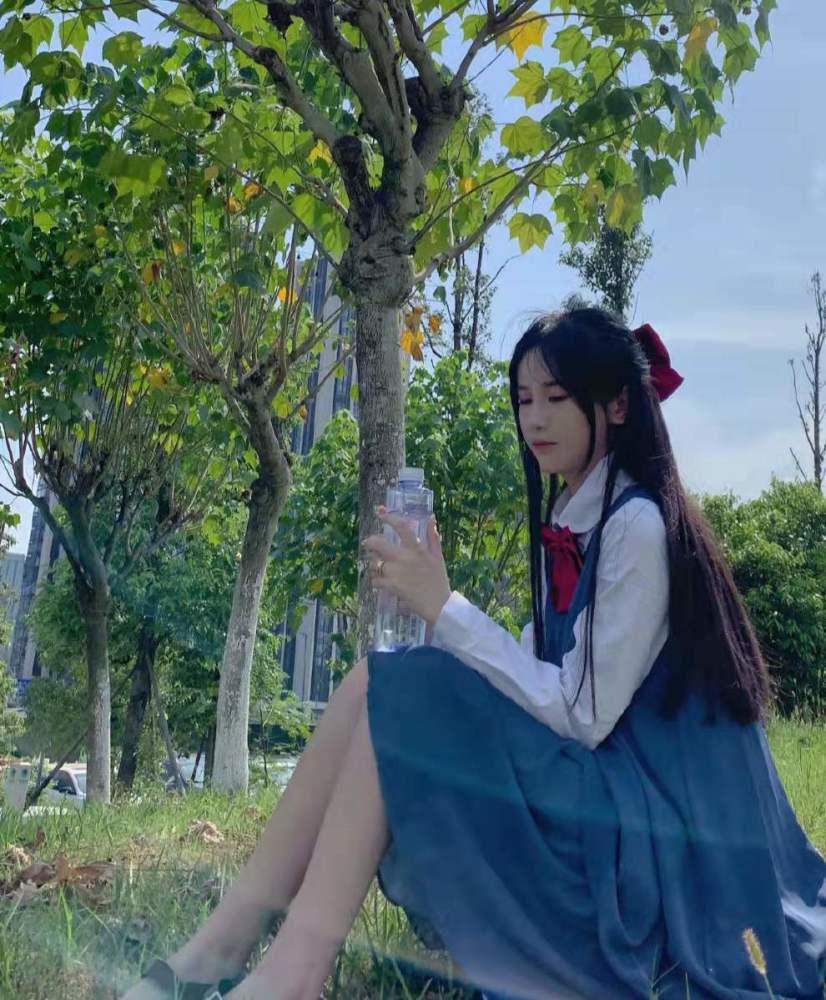 杨清柠穿学生服到底有多美?粉丝:又有新的手机锁屏壁纸了