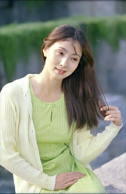 岁月不败美人陶虹生图娇嫩如少女谁能看出她已经48岁了