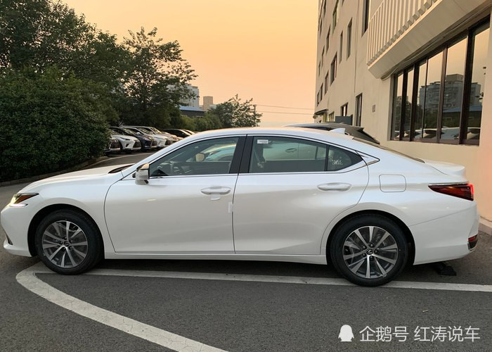 外观很帅气,这是大家对雷克萨斯es200的评价,看惯了德系奔驰,宝马和