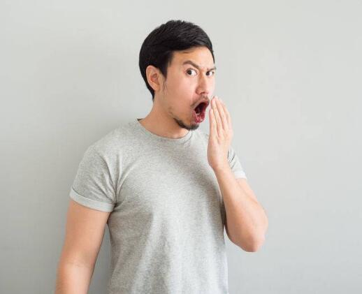 嘴巴口气臭,可能是这4方面没做好,千万别
