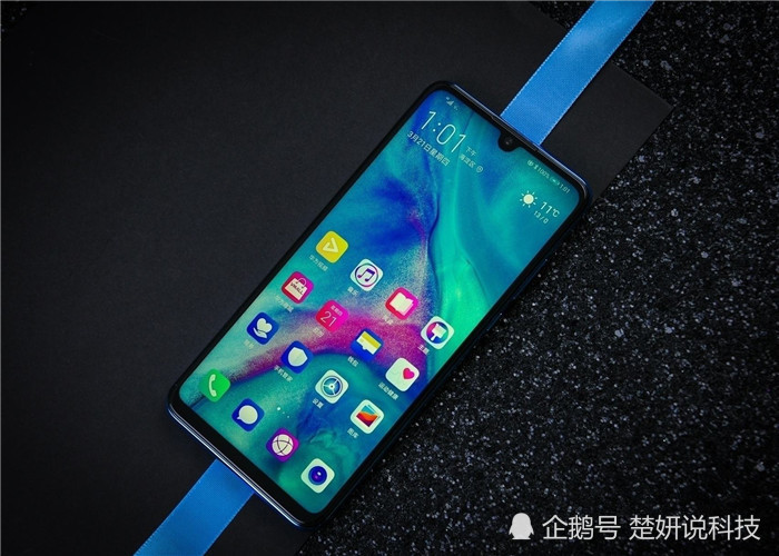 华为被曝更改logo,新机发布确认更改,菊花标志将一去不复返!