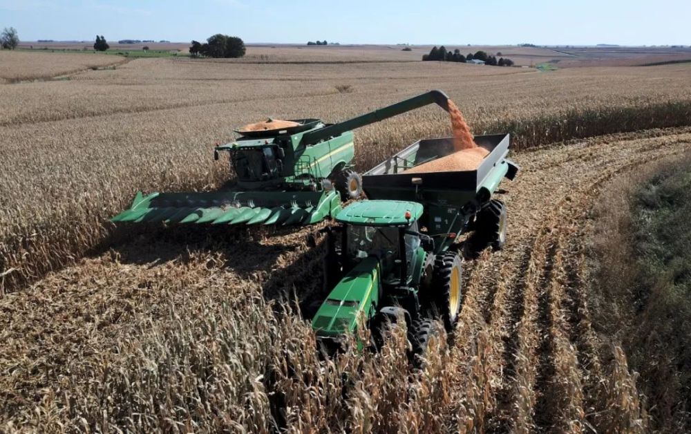 丰收季里美国农民在盼望春天