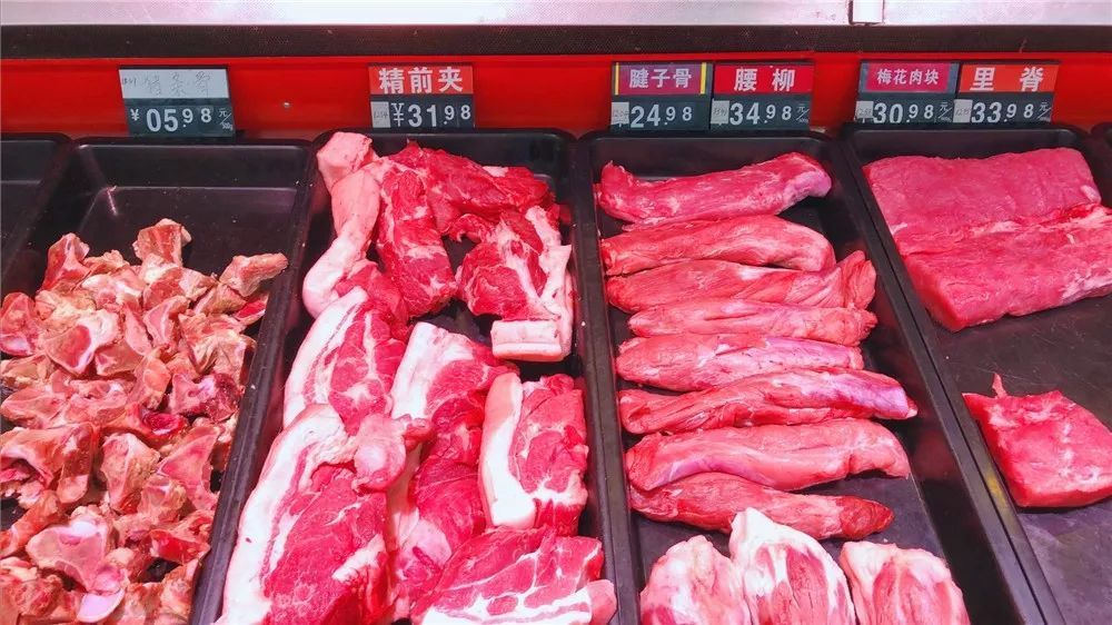 目前阆中肉价,刚刚小编在滨江路某超市看到,二刀肉:31.