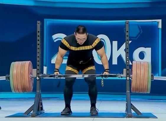 瘦弱小伙硬拉500kg秒杀健身12年肌肉男网友却炸锅了