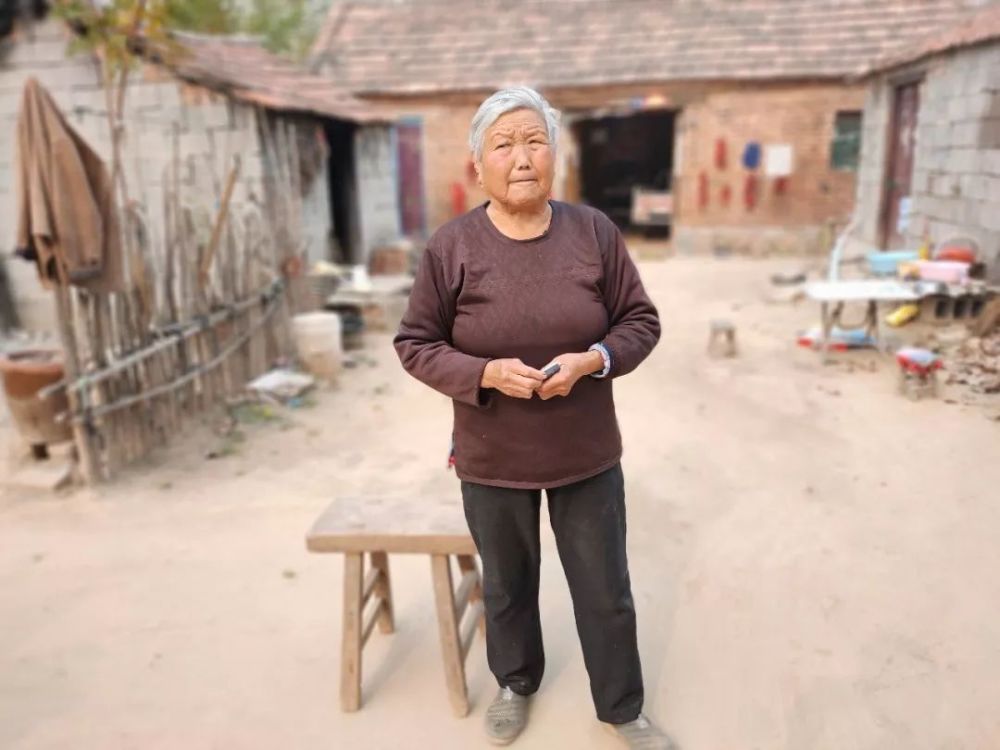 这位农村老奶奶109岁了,依然自食其力,看看她的生活过得咋样?