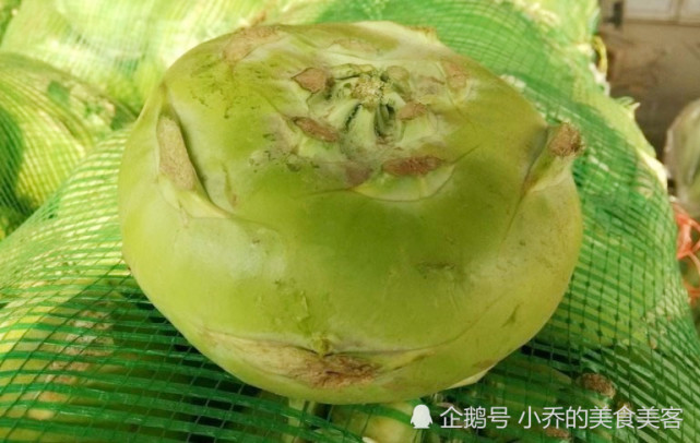 这种蔬菜学名叫苤蓝,全国各地叫法不一样,用它腌咸菜,美味无比!