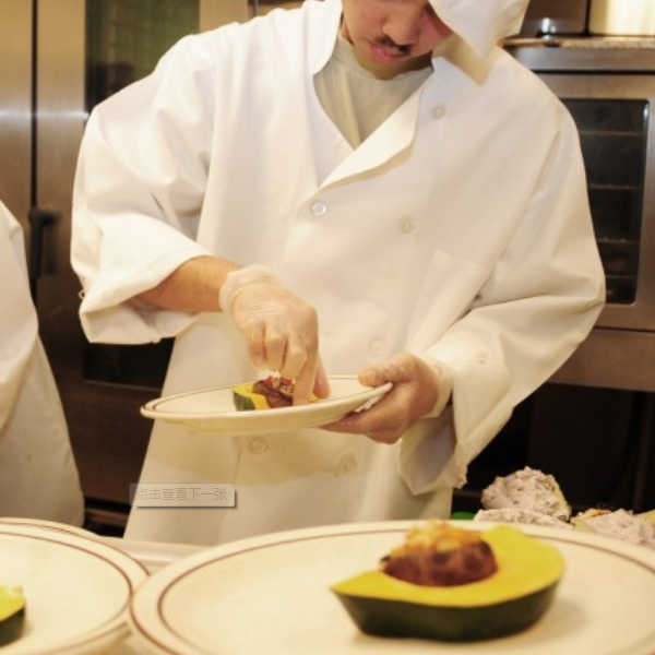 正在摆盘的厨师图片玉盘珍馐看的直流口水