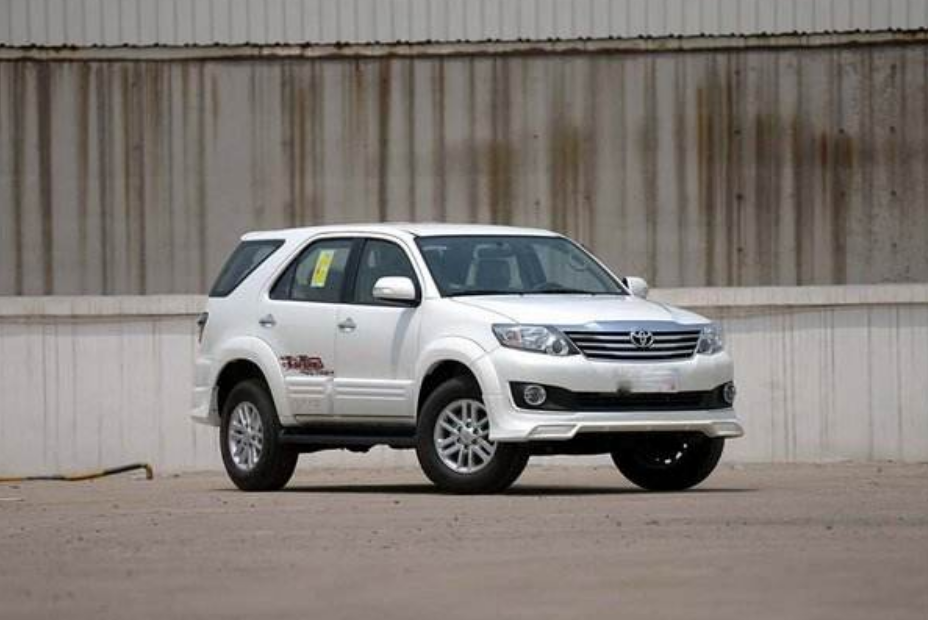 19款丰田奔跑者实车到店,与霸道同款发动机,性能强悍定位亲民