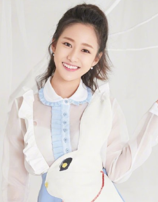 还记得"小魔仙严莉莉"吗?当她换上紧身体操服时,观众眼睛都看直了