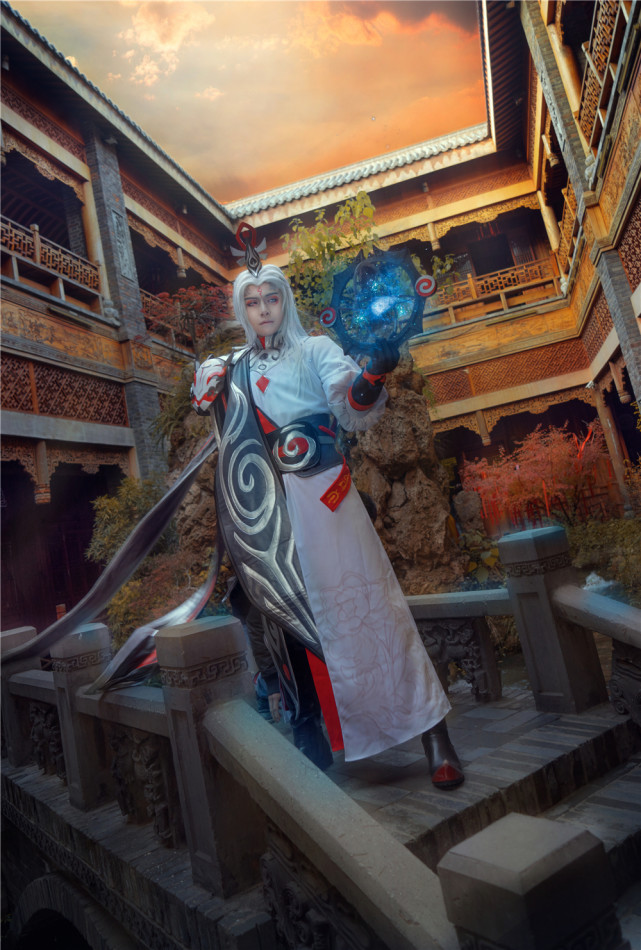 高冷男神本尊,王者荣耀明世隐cos正片,灵魂劫卜