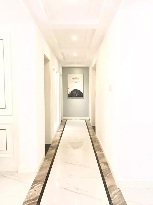 走廊铺地砖,加圈波打线,小空间也有层次感!