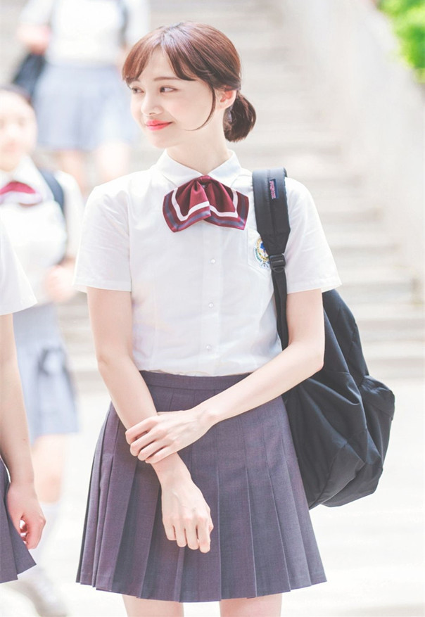 郑爽首次挑战"无痕液体裤",看到她双腿的那刻,一般人真心扛不住!