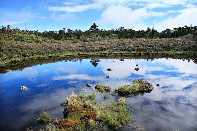 云南高山湖泊之千湖山,茶马古道上的静谧明珠,神女千湖碧波荡漾