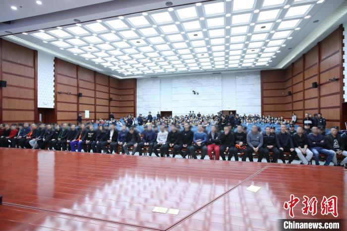 呼和浩特38人涉黑案宣判带头大哥莫日根被判无期