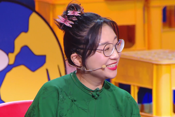 杨超越参加《奇葩说》,把辩论说成"吵架",傅首尔笑容僵硬