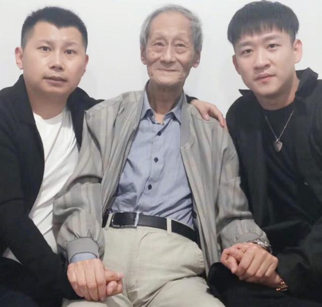 刚买辆奔驰还没热乎就遇骨折,德云色段子没错过,何伟就是先例