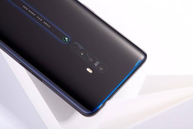 在相機參數方面,oppo reno2採用4800萬超清主攝 1300萬長焦 800萬廣角