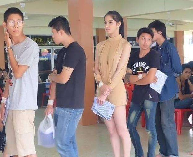 但是有一点比较奇怪的是,因为虽然人妖心是女儿心,但是身是男儿身,要