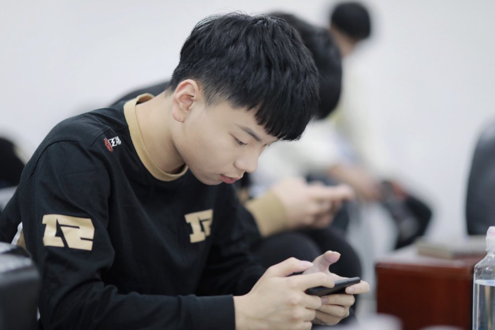 rngm暴风锐成猫神的"小迷弟",坦言受到启发,季后赛要"放大招"!