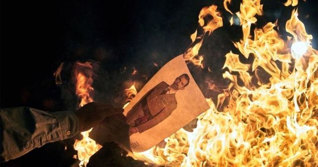 罗那爆发大规模示威游行,14岁莱昂纳尔公主冒