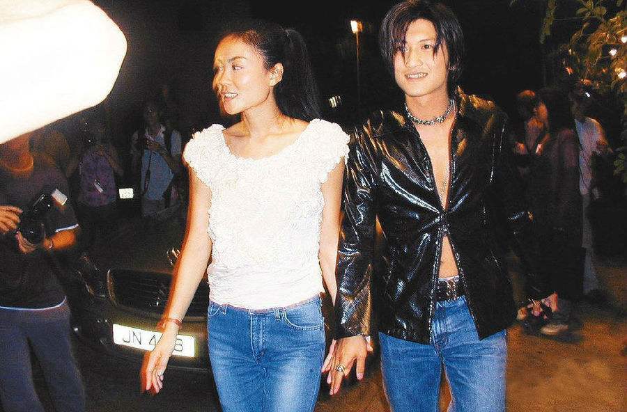 网曝厨子男星和天后女歌手分手了谢霆锋经纪公司正面回应