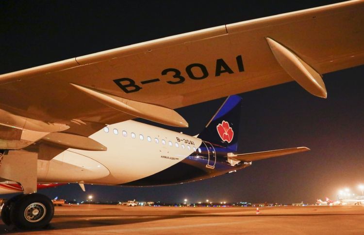 全新空客a320客机加入青岛航空喜迎第24架飞机