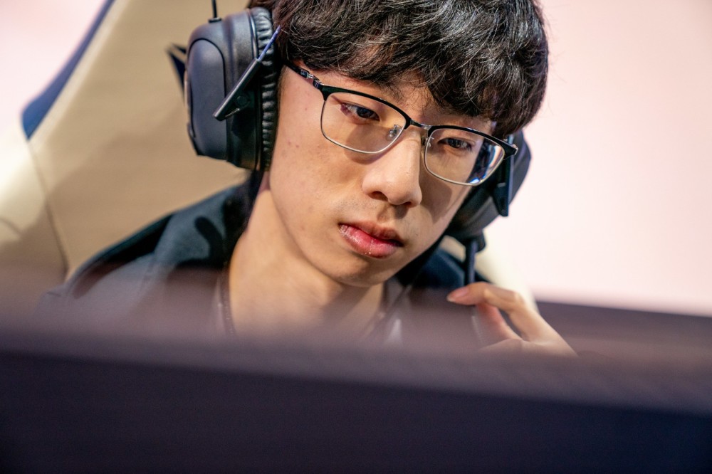 但从最近ig战队公布的视频中可以看到,宝蓝是真的被喷怕了,虽然说重新