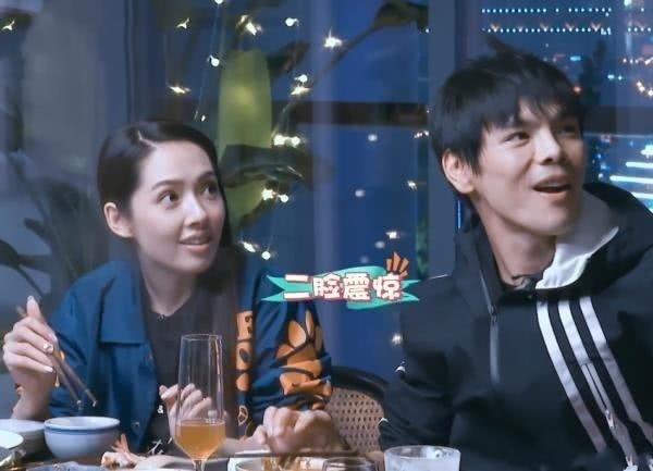 郭碧婷和向佐吃火锅,偶遇老熟人,仔细一看,这不那个谁吗